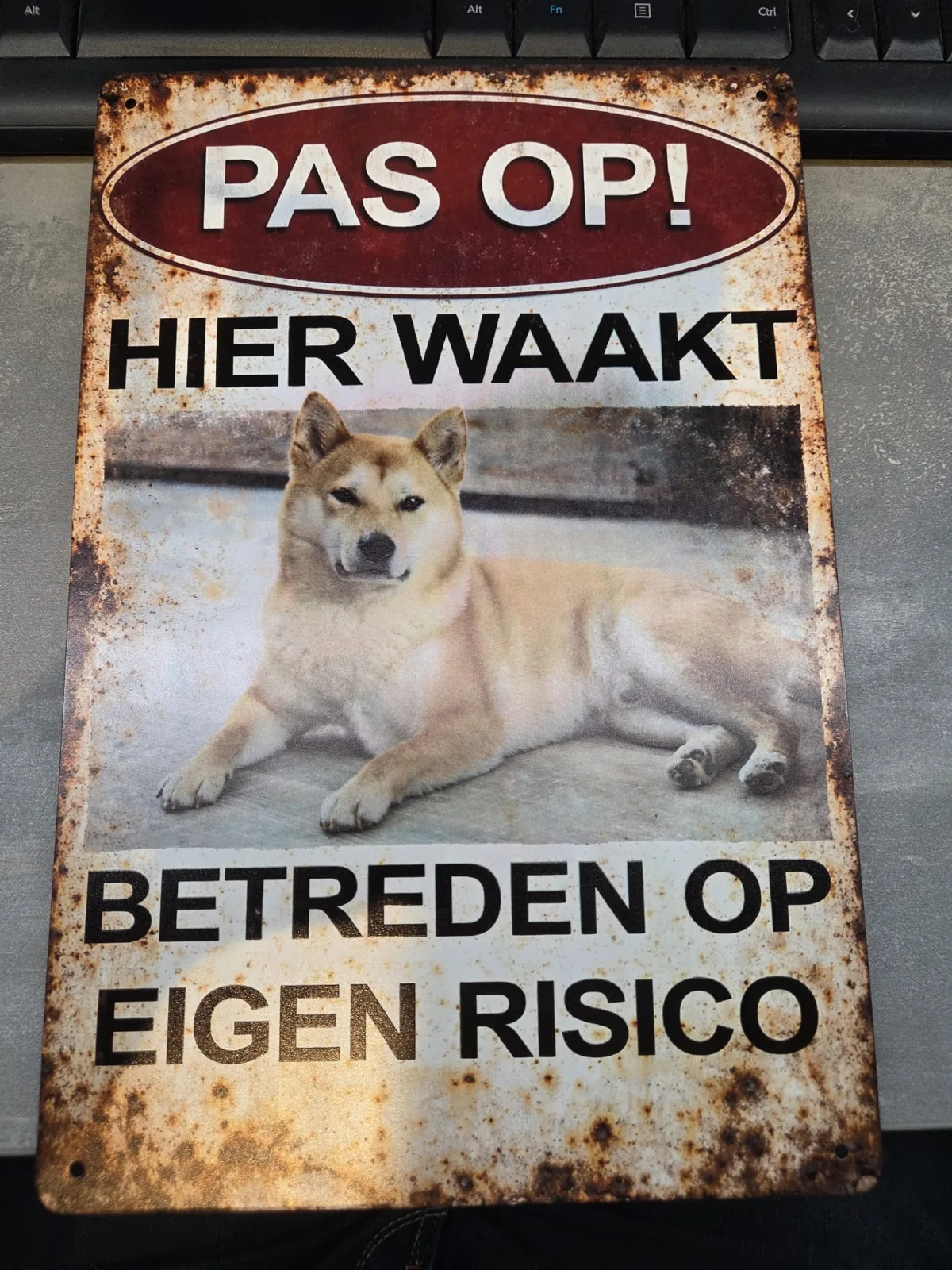 Voorbeeld van een eigen ontwerp op een metalen plaat